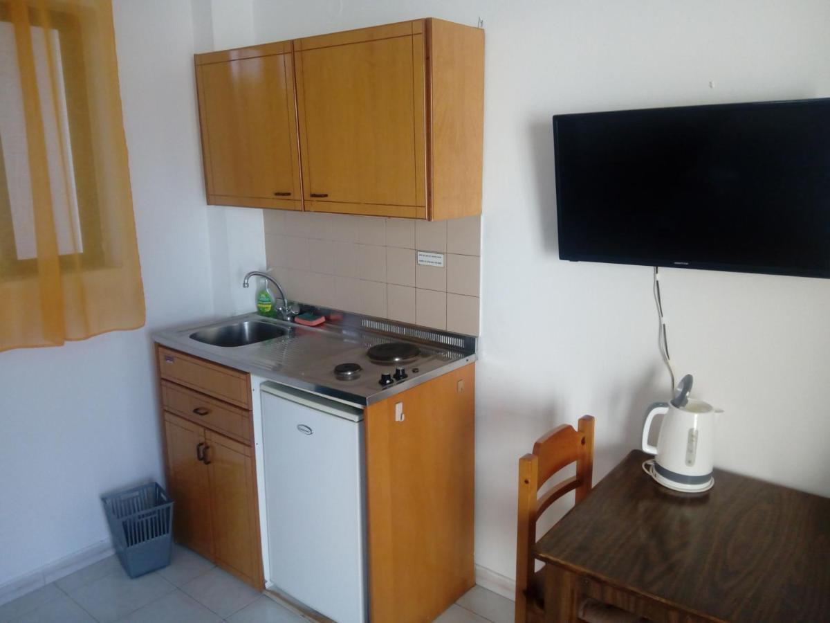 Debbi Appartments And Hotel 이알리소스 외부 사진