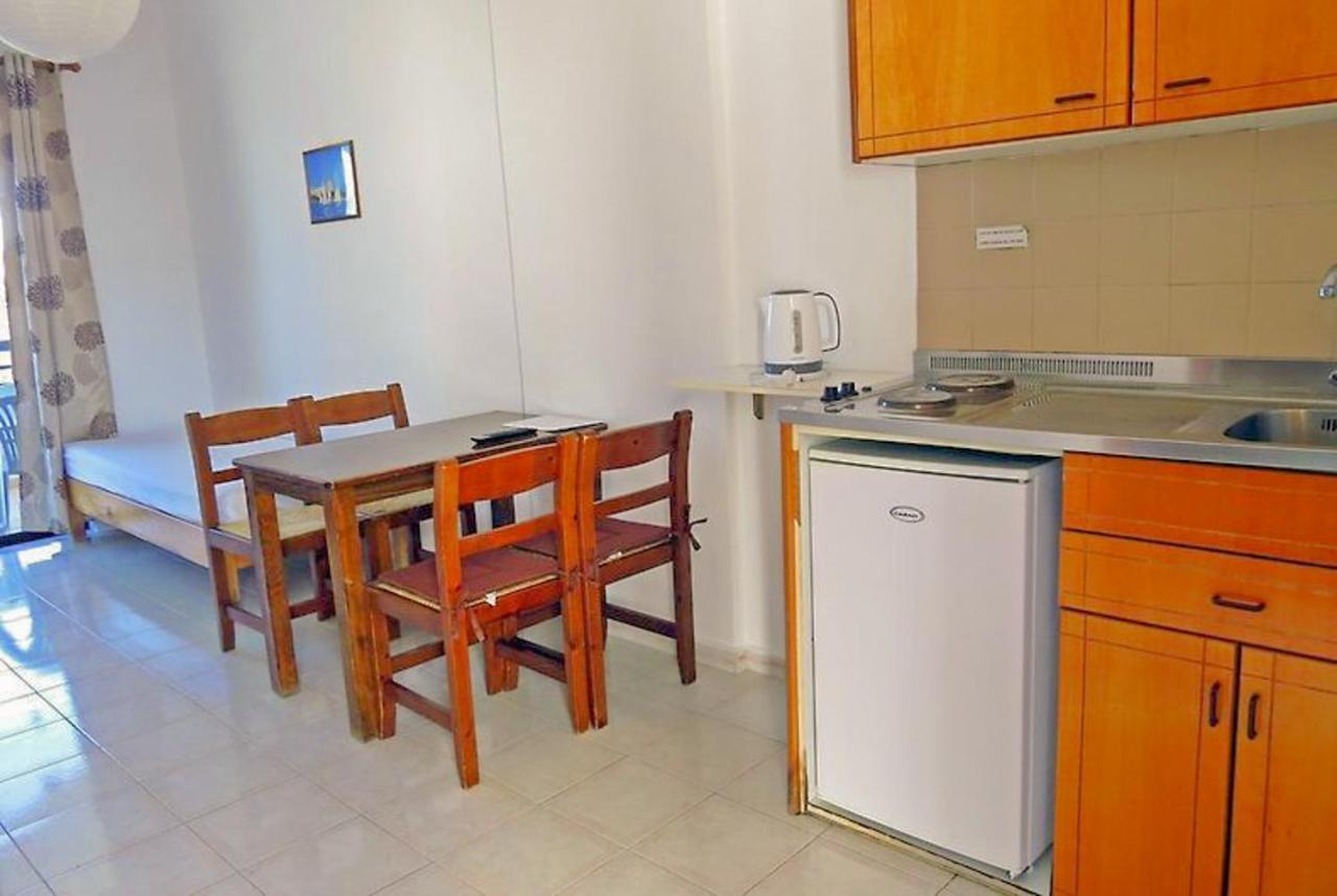 Debbi Appartments And Hotel 이알리소스 외부 사진
